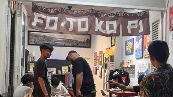 Eksibisi Diskkomik : Membangun Ulang Intraksi